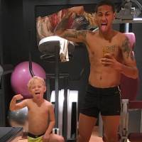Neymar e filho, Davi Lucca, 'malham' juntos de cueca em academia. Fotos e vídeo!