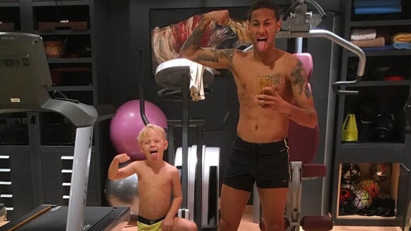 Neymar e filho, Davi Lucca, 'malham' juntos de cueca em academia. Fotos e vídeo!