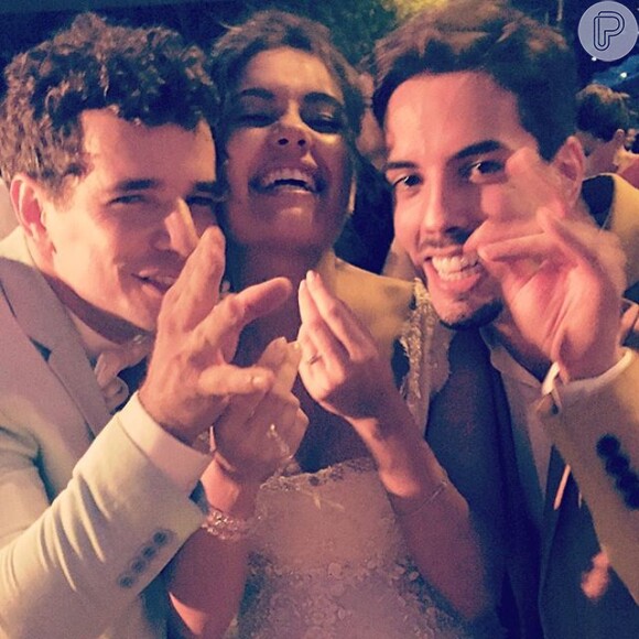 Felipe de Carolis também postou foto com os noivos