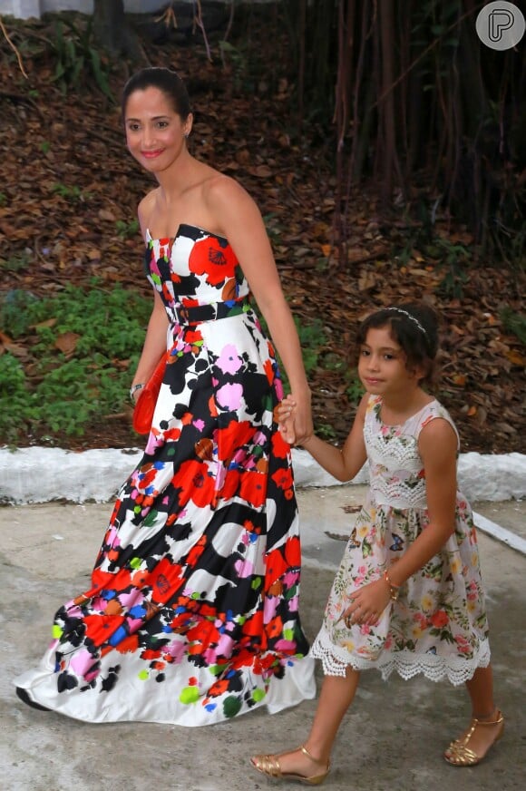 Camila Pitanga foi acompanhada da filha, Antonia, de 7 anos