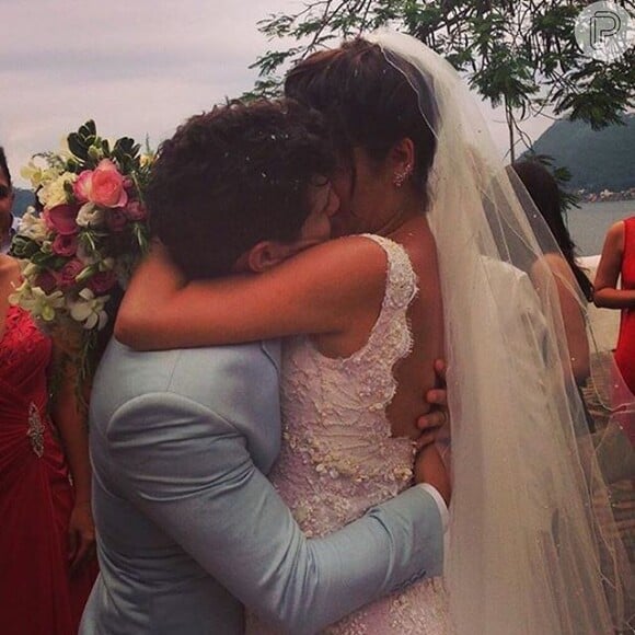 O beijo dos noivos Sophie Charlotte e Daniel de Oliveira