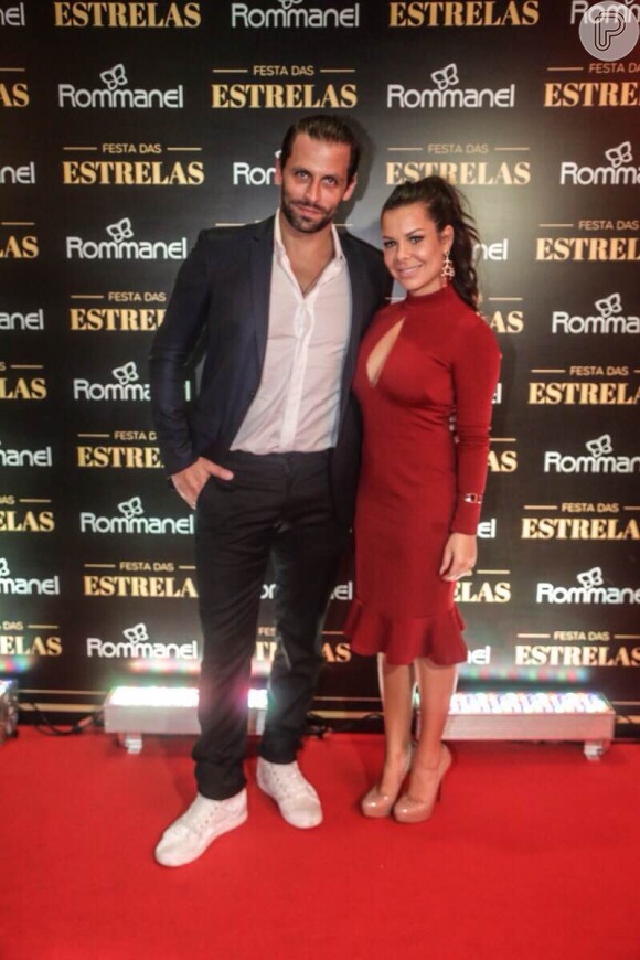 Fernanda Souza participou de evento da marca Rommanel ao lado de Henri Castelli