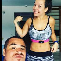 Fernanda Souza impressiona fãs com barriga sequinha em foto no treino