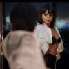 Selena Gomez optou novamente por um figurino sensual no novo clipe