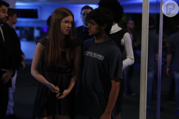 O plano de Carolina (Juliana Paes) e Cassandra (Juliana Paiva) é eliminar Eliza (Marina Ruy Barbosa) do concurso 'Garota Totalmente Demais'