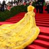 O vestido usado por Rihanna no MET Gala 2015, que teve a China como tema, foi confeccionado pela designer Guo Pei e demorou dois anos para ser terminado