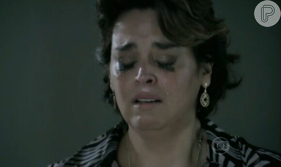 Suzy Rêgo fez uma cena dramática com Joaquim Lopes na novela 'Império' em fevereiro e, ao chorar compulsivamente, um de seus cílios descolou
