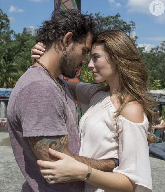 Ninho (Juliano Cazarré) e Paloma (Paolla Oliveira) viveram um romance no início da trama