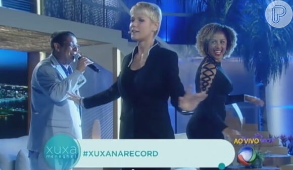 Durante sua participação no 'Programa da Xuxa', Zeca Pagodinho chamou a apresentadora de Globeleza ao vê-la sambando ao lado de Valéria Valenssa
