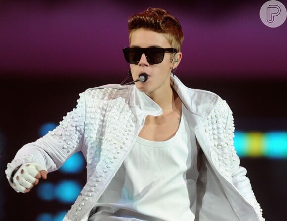 Em 2011, as mechas da franja do cantor Justin Bieber foram arrematadas por US$ 40 mil, cerca de R$ 85 mil