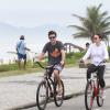 Regiane Alves e João Duarte costumam ser flagrados pedalando na orla do Rio de Janeiro em dias de folga de trabalho