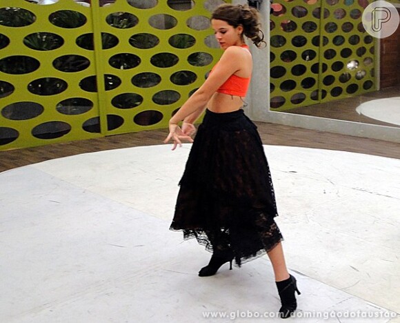 Bruna Marquezine está ensaindo o ritmo Paso Doble, ritmo que tem origem espanhola, para apresentar neste domingo (1º), na 'Dança dos Famosos'