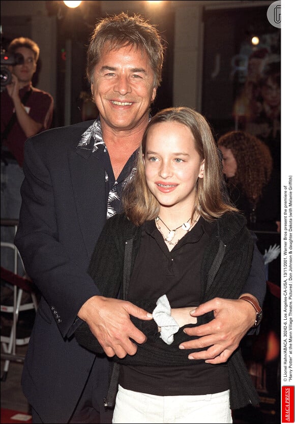 A atriz é filha do ator Don Johnson. Na foto, Dakota em 2001, aos 12 anos, na prèmiere de Harry Potter