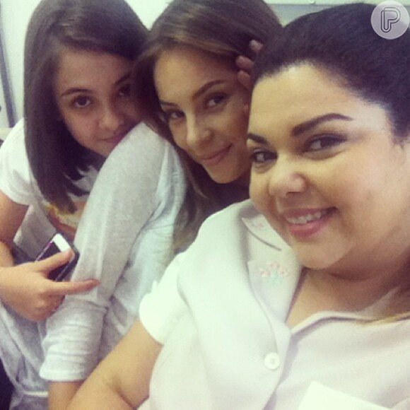 Fabiana Karla publica foto ao lado de Paolla Oliveira e Klara Castanho