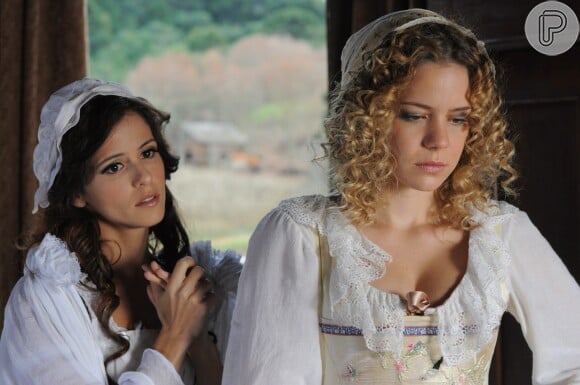 Leandra Leal caracterizada como Isabel e Fernanda Freitas como Belisa, em 'Decamerão - A Comédia do sexo', exibida pela TV Globo
