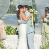 Juliano (Bruno Gissoni) e Natália (Daniela Escobar) se beijam em 'Flor do Caribe'