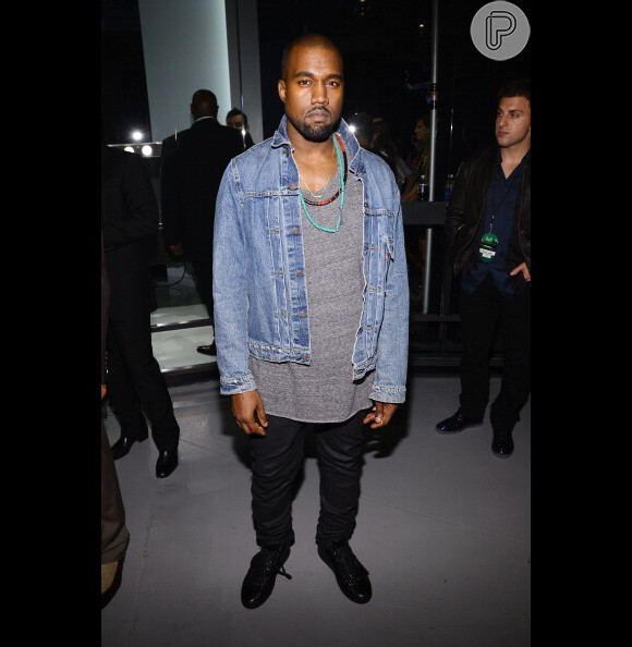 Kanye West volta aos palcos após hiato de 5 anos