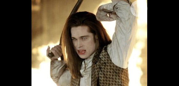 O ator Brad Pitt exibiu cabelos longos, pele pálida e olhos assustadores em "Entrevista com o vampiro" (1994)