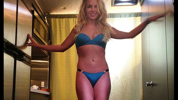 Britney Spears exibe corpão em biquíni para gravação de novo clipe