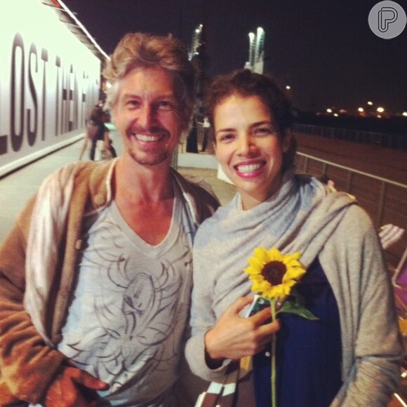 Vanessa da Mata posa ao lado do colecionador de arte francês Lorraine Combuzie, no Rio de Janeiro. A foto foi publicada no Instagram em setembro de 2013