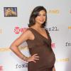 Morena Baccarin chamou a atenção ao usar um vestido justo mesmo grávida de oito meses