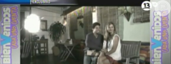 Com ar sedutor, Cauã Reymond simulou cena com a apresentadora do programa