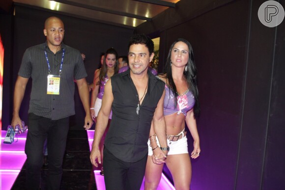 Zezé Di Camargo chega com Graciele Lacerda a camarote e diz que ela vai desfilar