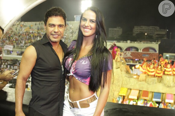 Zezé Di Camargo chega com Graciele Lacerda a camarote e diz que ela vai desfilar