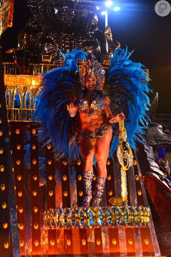 Gracyanne Barbosa faz sua estreia no Carnaval da Portela e desfila em cima de um carro alegórico representando o Egito Antigo nesta terça-feira, dia 09 de fevereiro de 2016