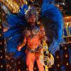 Gracyanne Barbosa faz sua estreia no Carnaval da Portela e desfila em cima de um carro alegórico