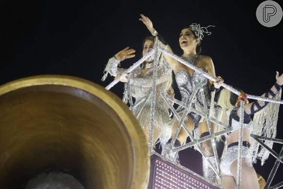 Zilu desfilou ao lado dos filhos, fruto do seu casamento com o ex-marido, Zezé Di Camargo