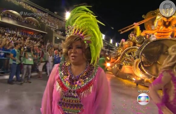 Alcione veio como destaque de chão no desfile da Mangueira