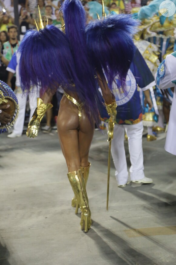 Carnaval 2016: Sabrina Sato brilhou como rainha de bateria da Unidos de Vila Isabel, em 8 de fevereiro de 2016