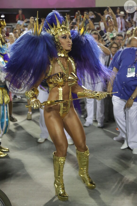 Carnaval 2016: Sabrina Sato brilhou como rainha de bateria da Unidos de Vila Isabel, em 8 de fevereiro de 2016