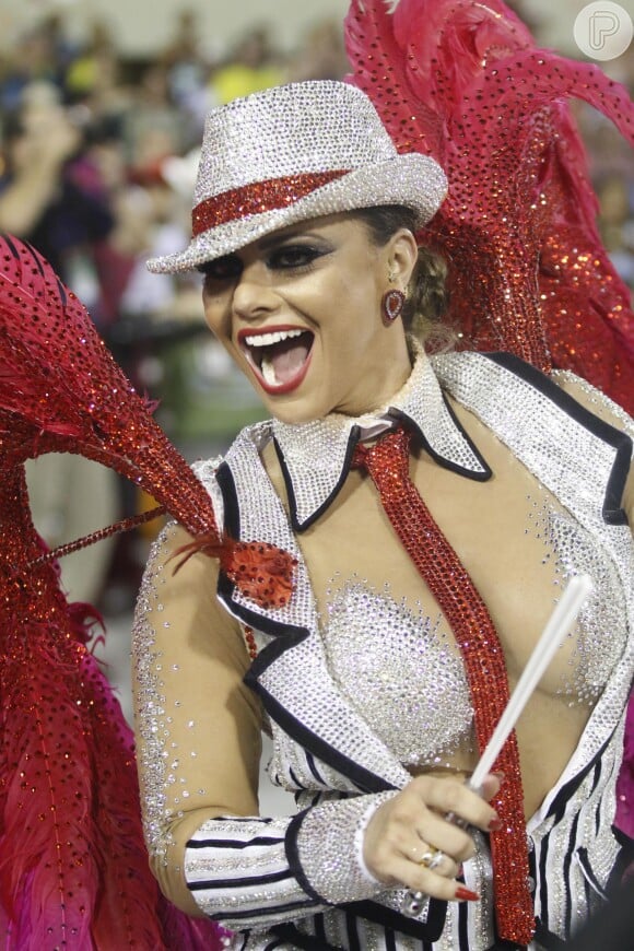 Viviane Araújo brilha como rainha de bateria do Salgueiro no Carnaval 2016