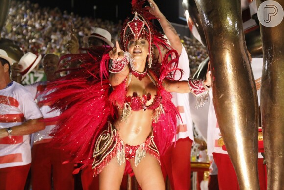 Carnaval 2016: Aline Riscado desfilou pelo Salgueiro na noite desta segunda-feira, 8 de fevereiro de 2016
