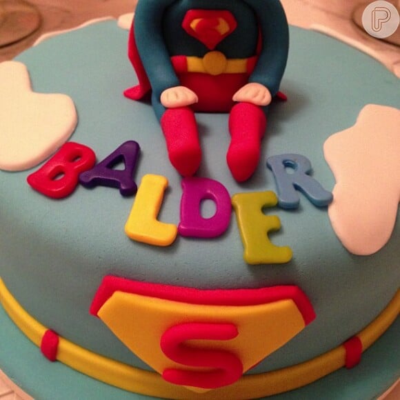 Flávia Sampaio comemorou aniversário de dois meses do filho com bolo temático