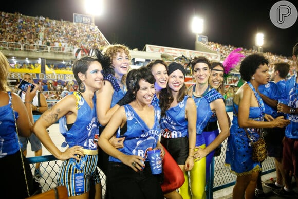 Andreia foi clicada sorridente ao lado de amigas, como a atriz Leandra Leal e a cantora Maria Rita
