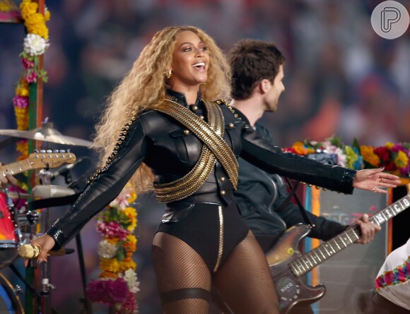 Beyoncé é alvo críticas após abordar a violência policial contra negros nos EUA em apresentação no Super Bowl e no clipe de sua nova música, 'Formation'
