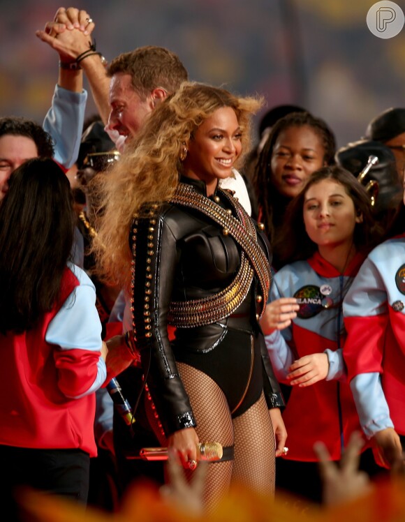 Beyoncé é alvo críticas após abordar a violência policial contra negros nos EUA em apresentação no Super Bowl e no clipe de sua nova música, 'Formation'