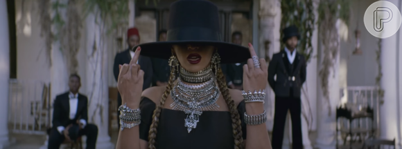 Beyoncé é alvo críticas após abordar a violência policial contra negros nos EUA em apresentação no Super Bowl e no clipe de sua nova música, 'Formation'