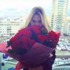 Fiorella Mattheis ganhou flores do namorado, Alexandre Pato, ao fazer 28 anos em 10 de fevereiro de 2016