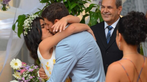 'A Regra do Jogo': Romero entra disfarçado no casamento de Tóia e Juliano. Fotos