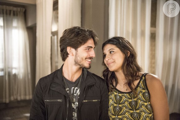 Giulia Costa e Brenno Leone interpretaram um casal em 'Malhação'