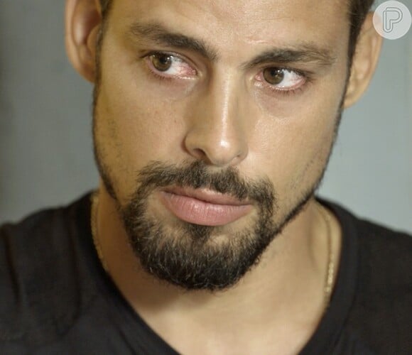 Juliano (Cauã Reymond) diz a Tóia (Vanessa Giácomo) para mentir sobre a morte de Romero (Alexandre Nero), na novela 'A Regra do Jogo'