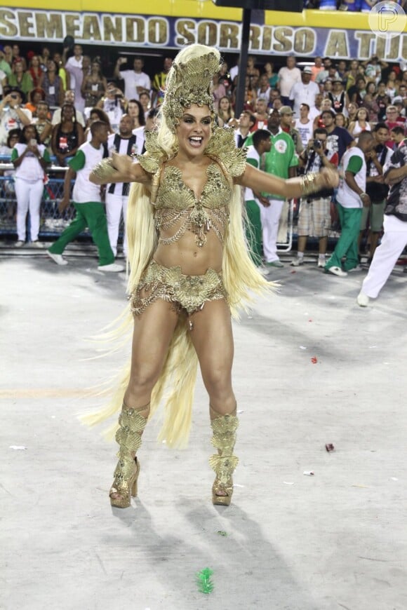 Paloma Bernardi usou fantasia de R$ 70 mil ao desfilar pela Grande Rio como rainha de bateria