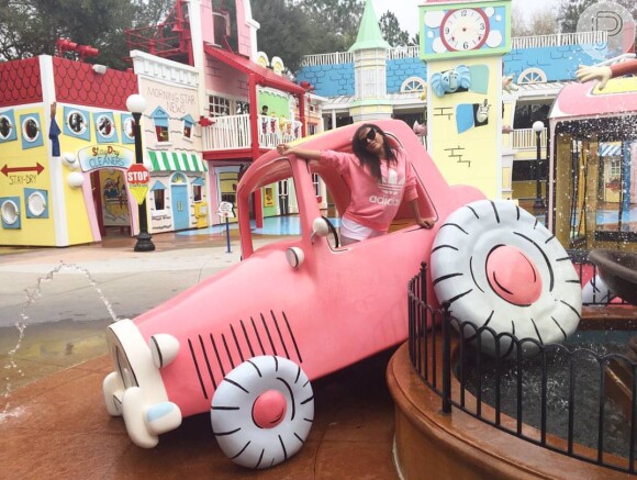 Anitta levou a família para se divertir em Orlando e hospedagem sairia por R$ 23 mil por sete dias na cidade