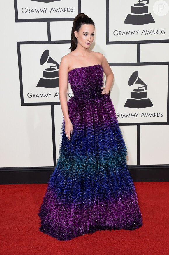 Kacey Musgraves usou vestido Armani Prive e sapatos Christian Louboutin no Grammy Awards, nesta segunda-feira, 15 de fevereiro de 2016