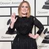 Adele apostou em vestido Givenchy preto com brilhos e joias Lorraine Schwartz para ir ao Grammy Awards, nesta segunda-feira, 15 de fevereiro de 2016