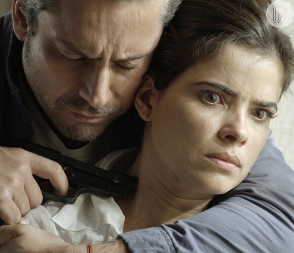 Romero (Alexandre Nero) sequestrou Tóia (Vanessa Giácomo), na novela 'A Regra do Jogo'